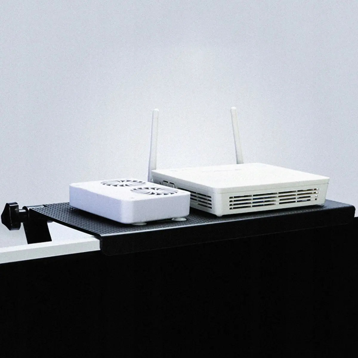 Полка под телевизор с креплением для декодера DVB-T (427D)