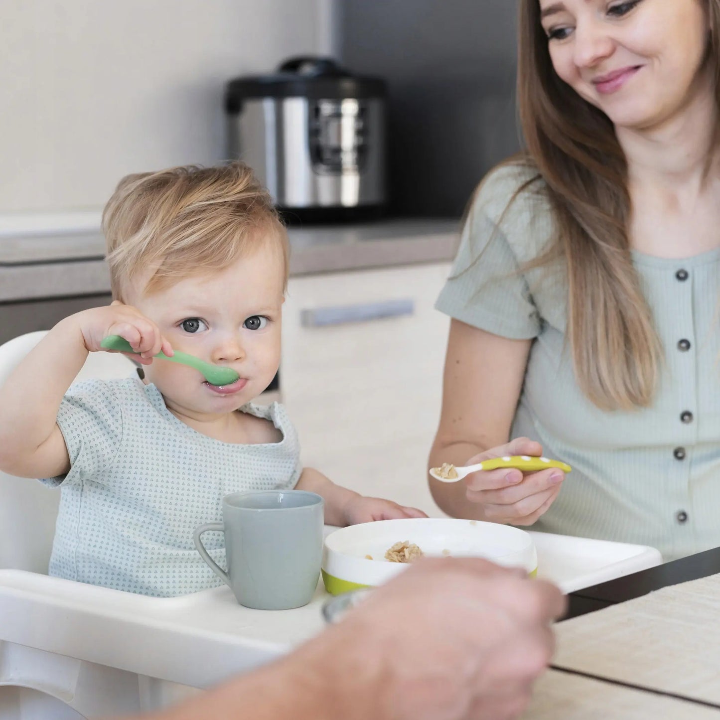 Детский стульчик 2-в-1 с подносом и ремнями безопасности (1060D)